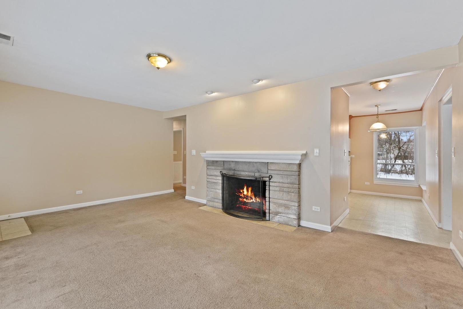 614 Saddle Road Wheaton, IL 60187 - Photo 3 of 22