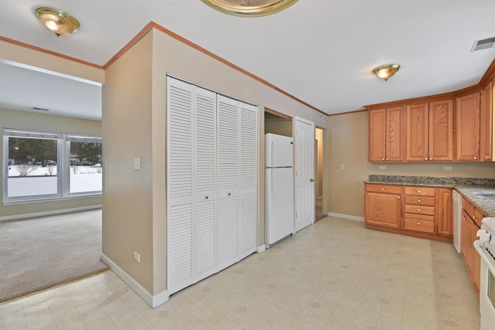 614 Saddle Road Wheaton, IL 60187 - Photo 7 of 22