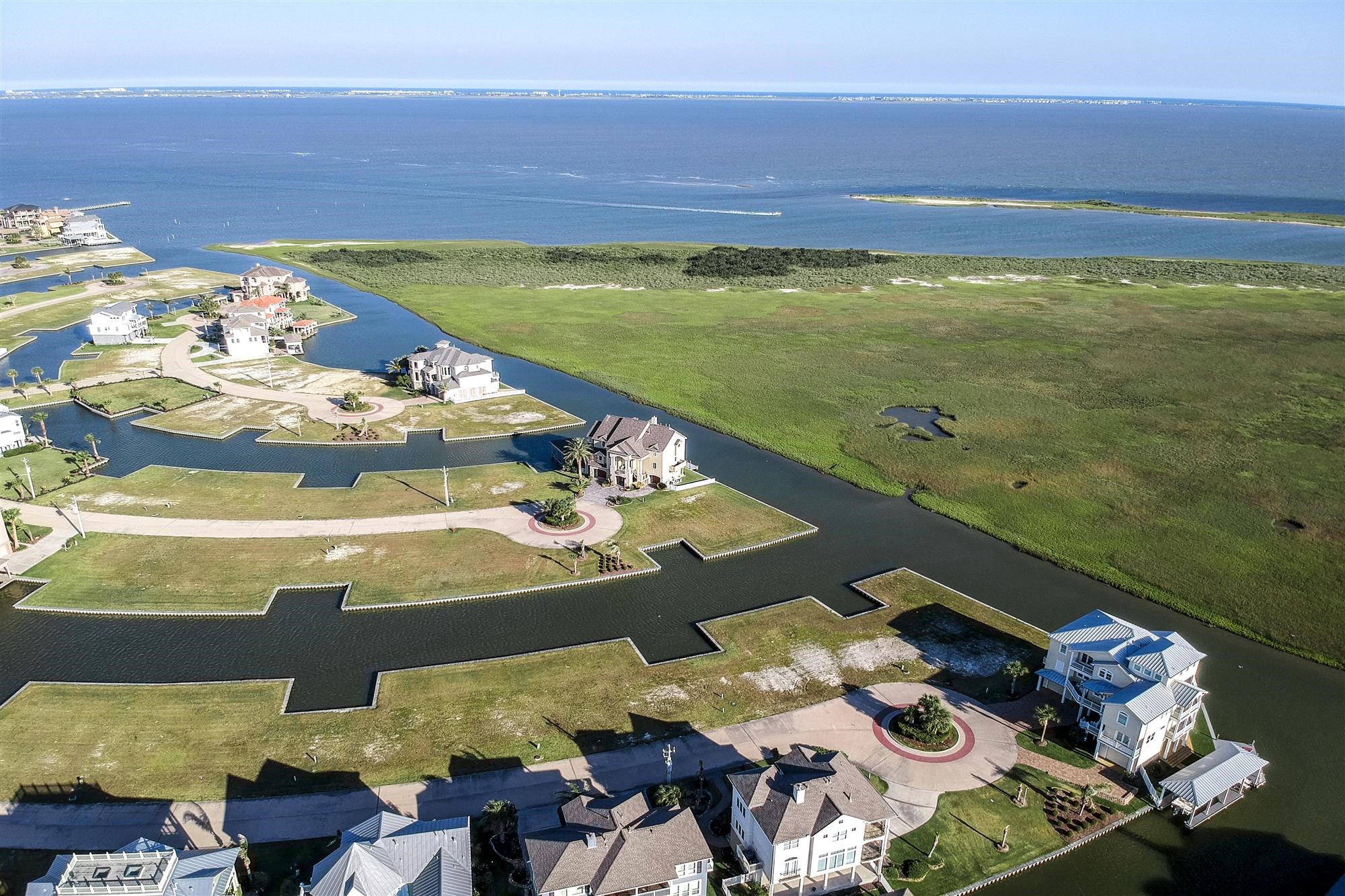 27 Half Moon Hitchcock, TX 77563 - Photo 13 of 24 a view of an ocean and a mountain