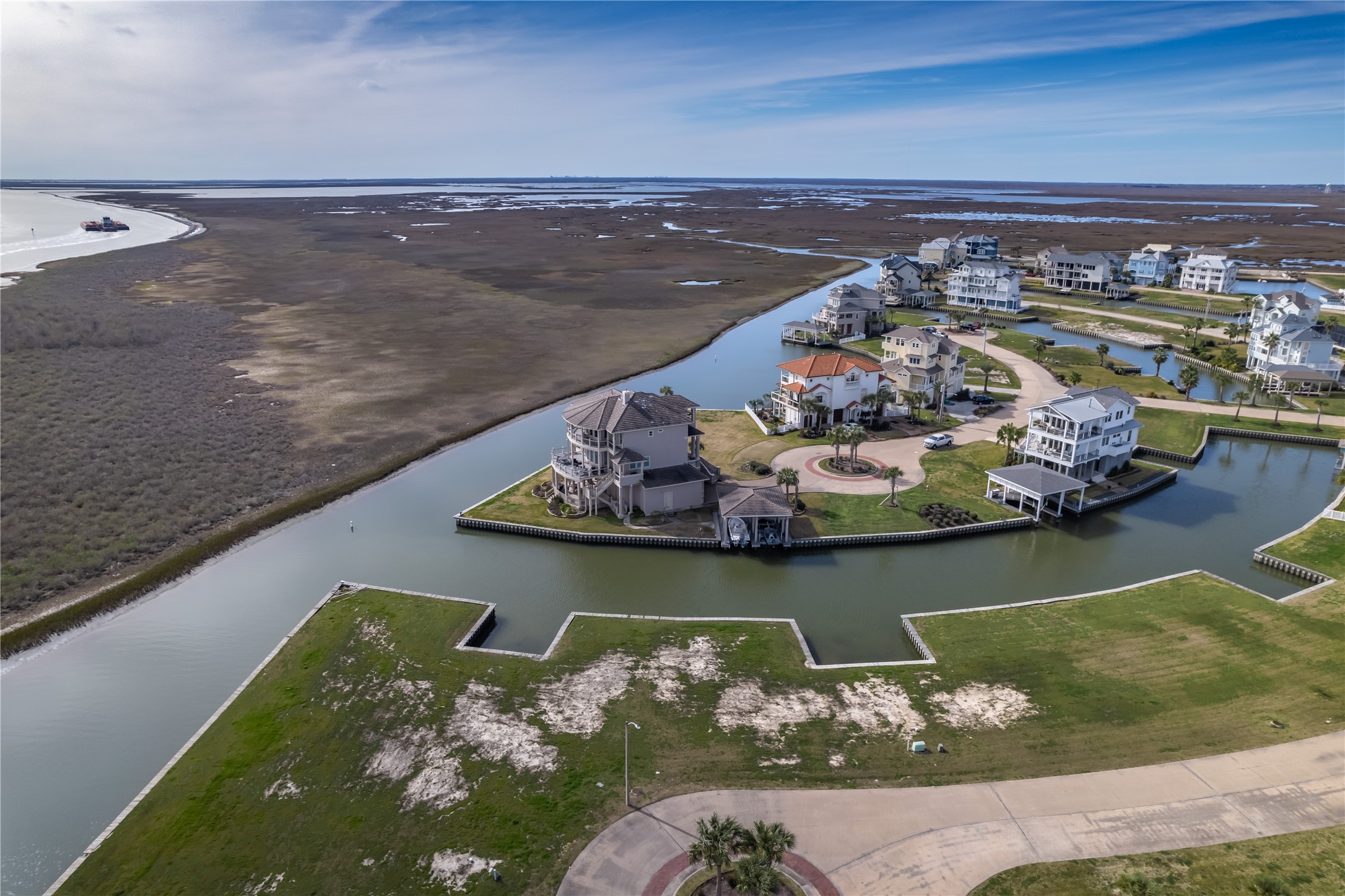 27 Half Moon Hitchcock, TX 77563 - Photo 19 of 24 a view of a ocean