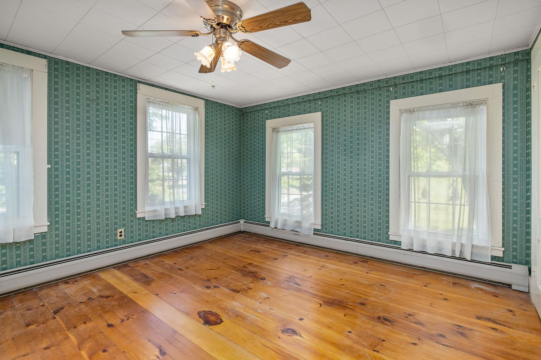 310 Middle Road Brentwood, NH 03833 - Photo 3 of 35