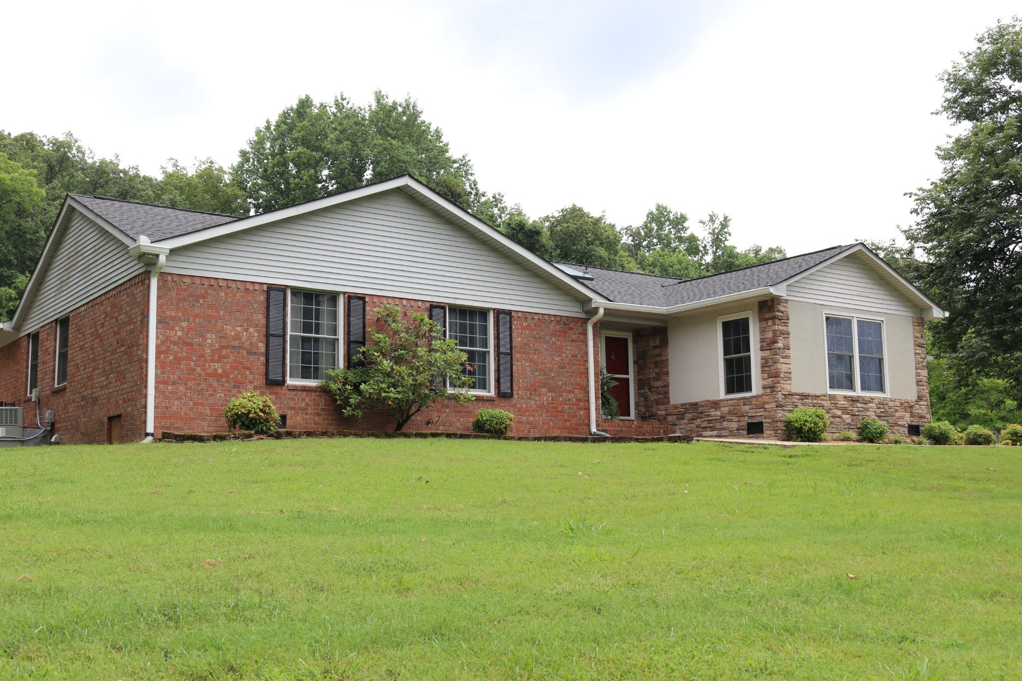 2079 Rock Springs Road Columbia, TN 38401 - Photo 3 of 83 a front view of house with yard and green space