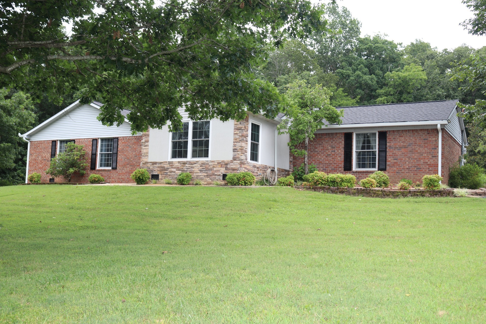 2079 Rock Springs Road Columbia, TN 38401 - Photo 4 of 83 a front view of house with yard and green space