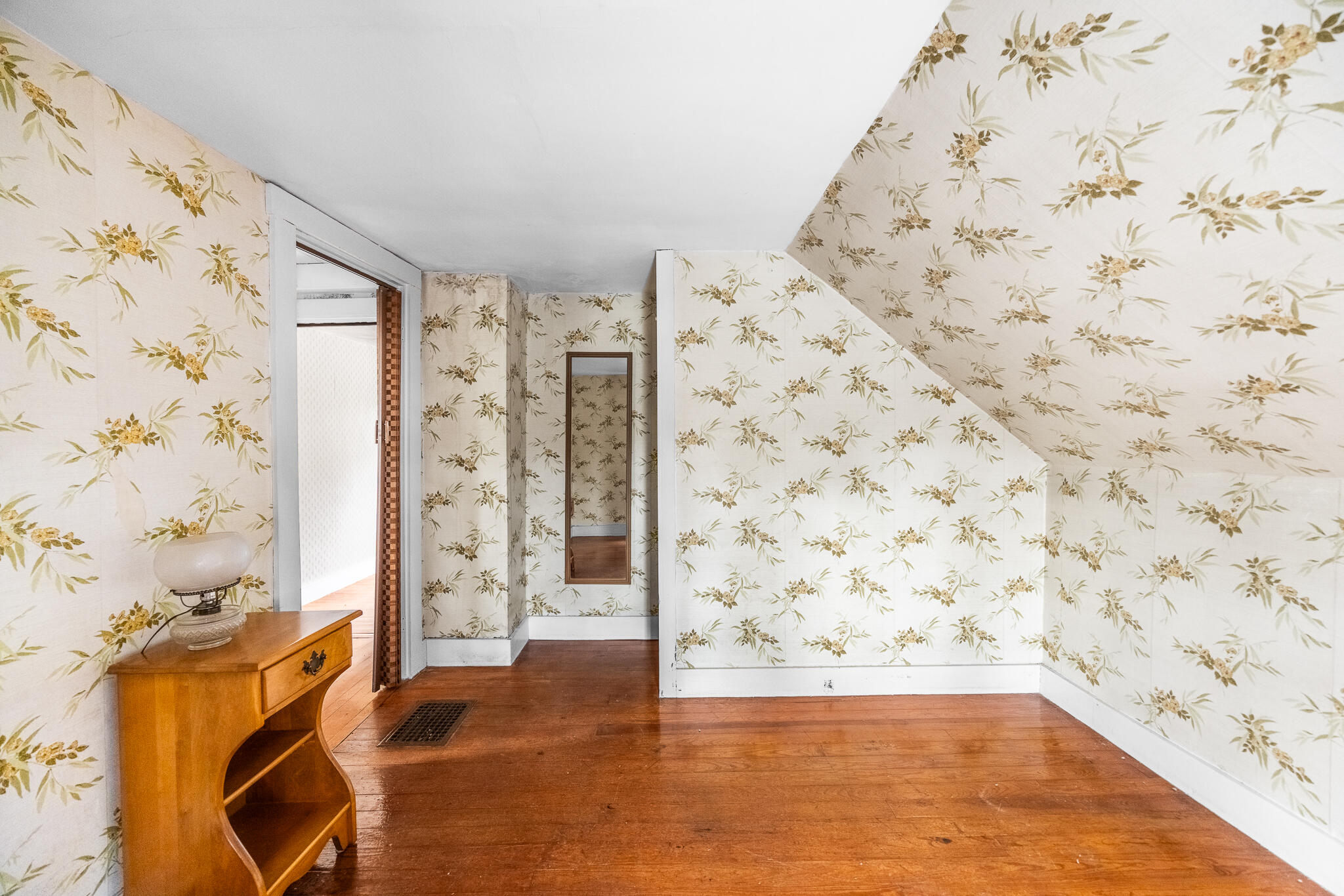 2546 U.S. Rte 2 Hermon, ME 04401 - Photo 20 of 30 Upstairs Room 2-2