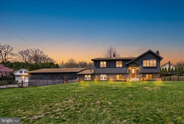 $269,999 | 300 Topeka Avenue, Shenandoah, PA 17976