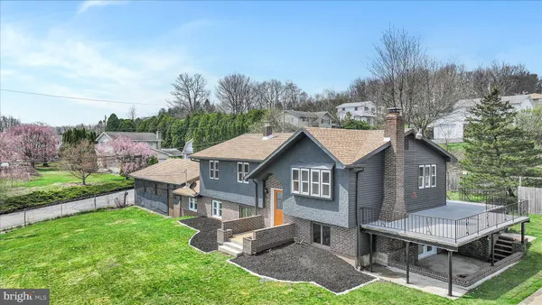 $269,999 | 300 Topeka Avenue, Shenandoah, PA 17976