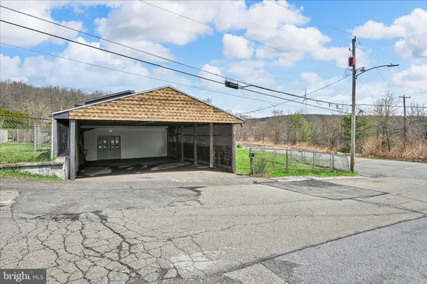 $269,999 | 300 Topeka Avenue, Shenandoah, PA 17976