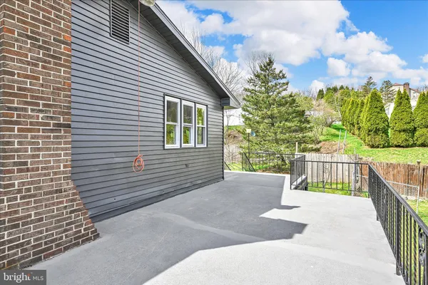 $269,999 | 300 Topeka Avenue, Shenandoah, PA 17976