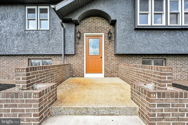 $269,999 | 300 Topeka Avenue, Shenandoah, PA 17976