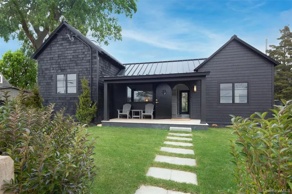 $4,000 | 5 Tepee Street, Hampton Bays, NY 11946