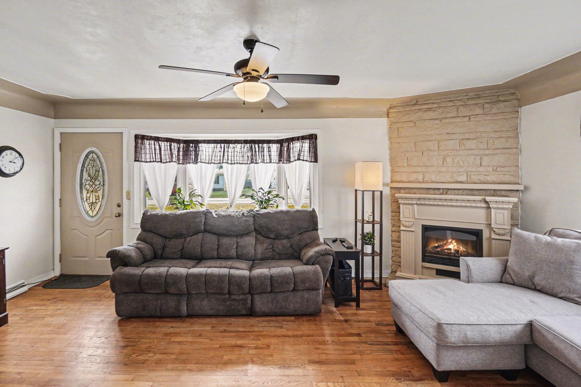 1250 Logan Road Muskegon, MI 49445 - Photo 4 of 25 006_file_8561