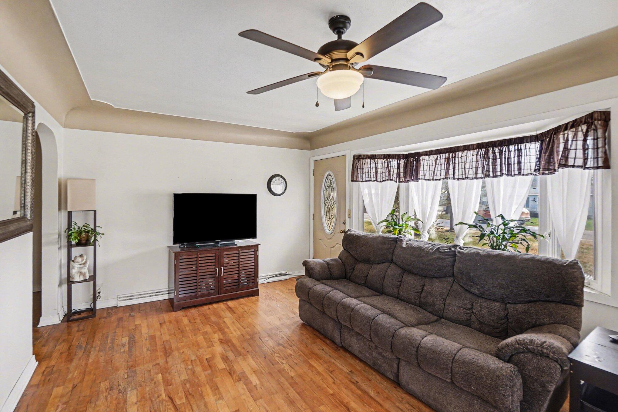 1250 Logan Road Muskegon, MI 49445 - Photo 5 of 25 007_file_5156