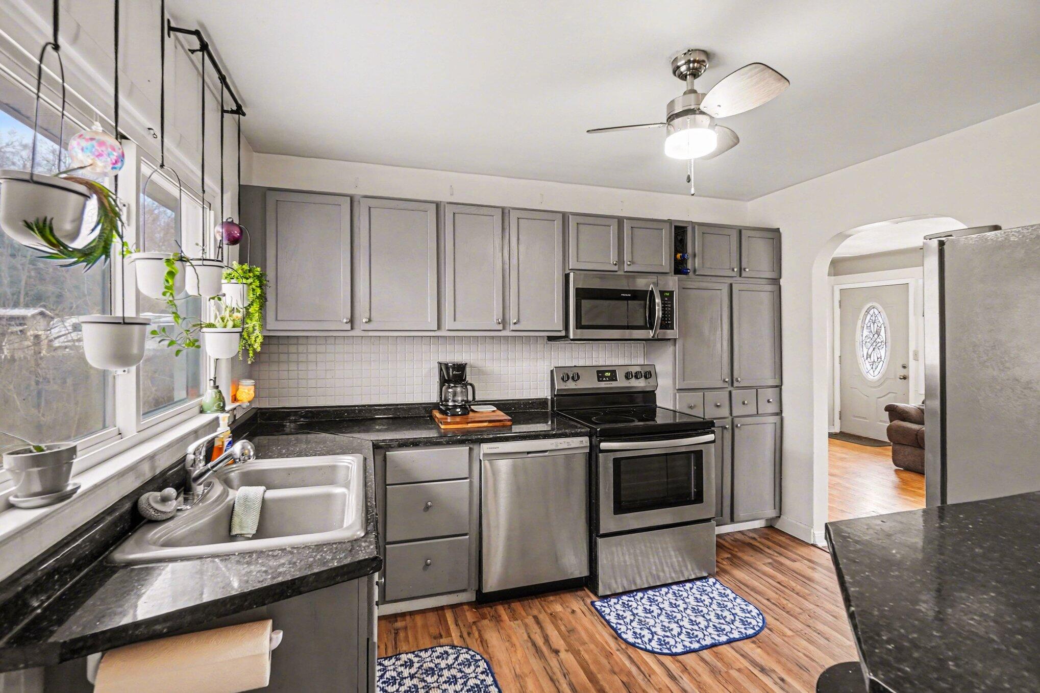 1250 Logan Road Muskegon, MI 49445 - Photo 10 of 25 013_file_3310