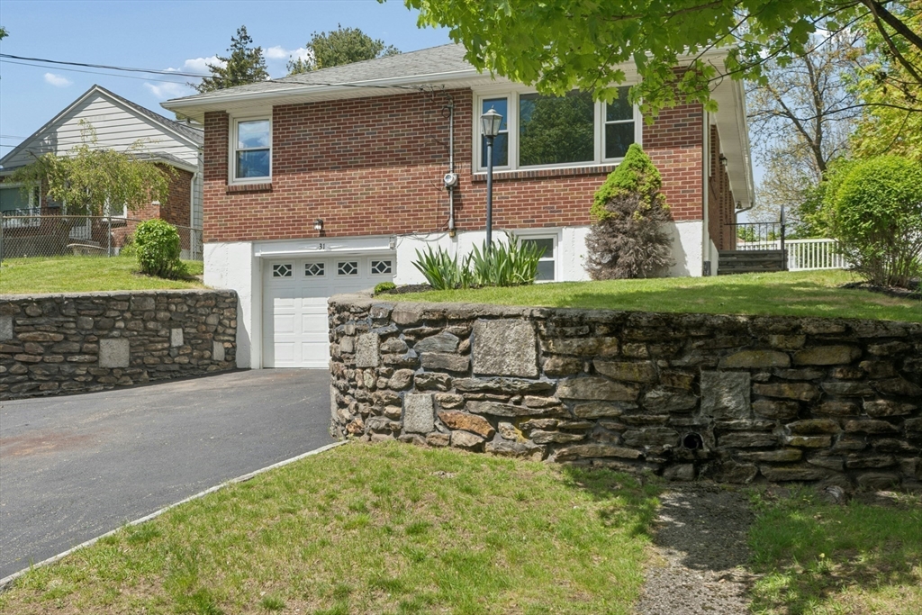 31 Villa Road Shrewsbury, MA 01545 - Photo 2 of 39 Gallery Image 2