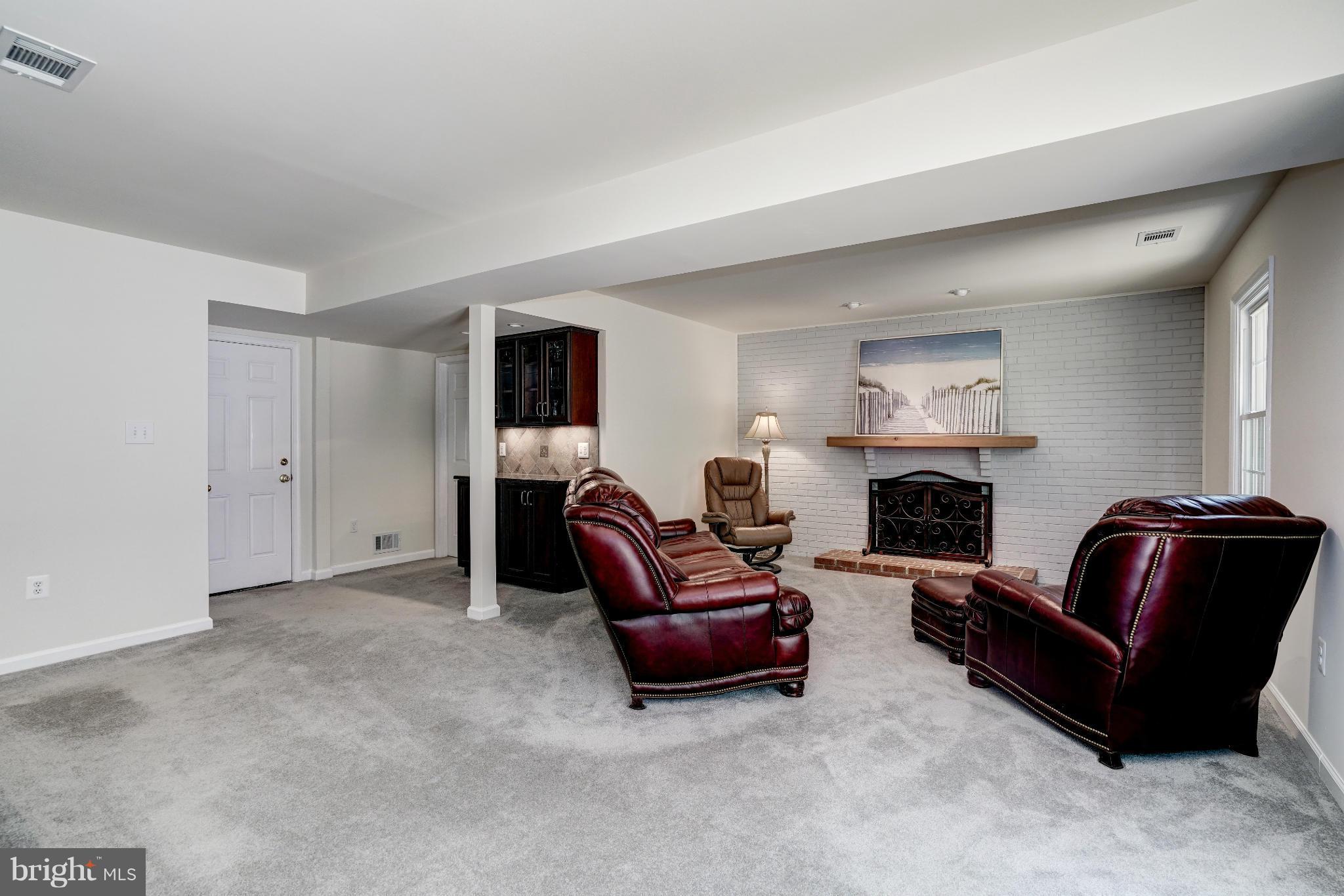 10152 Red Spruce Road Fairfax, VA 22032 - Photo 9 of 30 Family Room