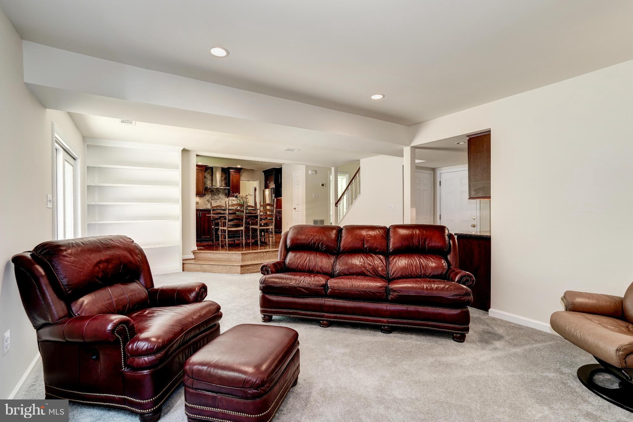10152 Red Spruce Road Fairfax, VA 22032 - Photo 10 of 30 Family Room