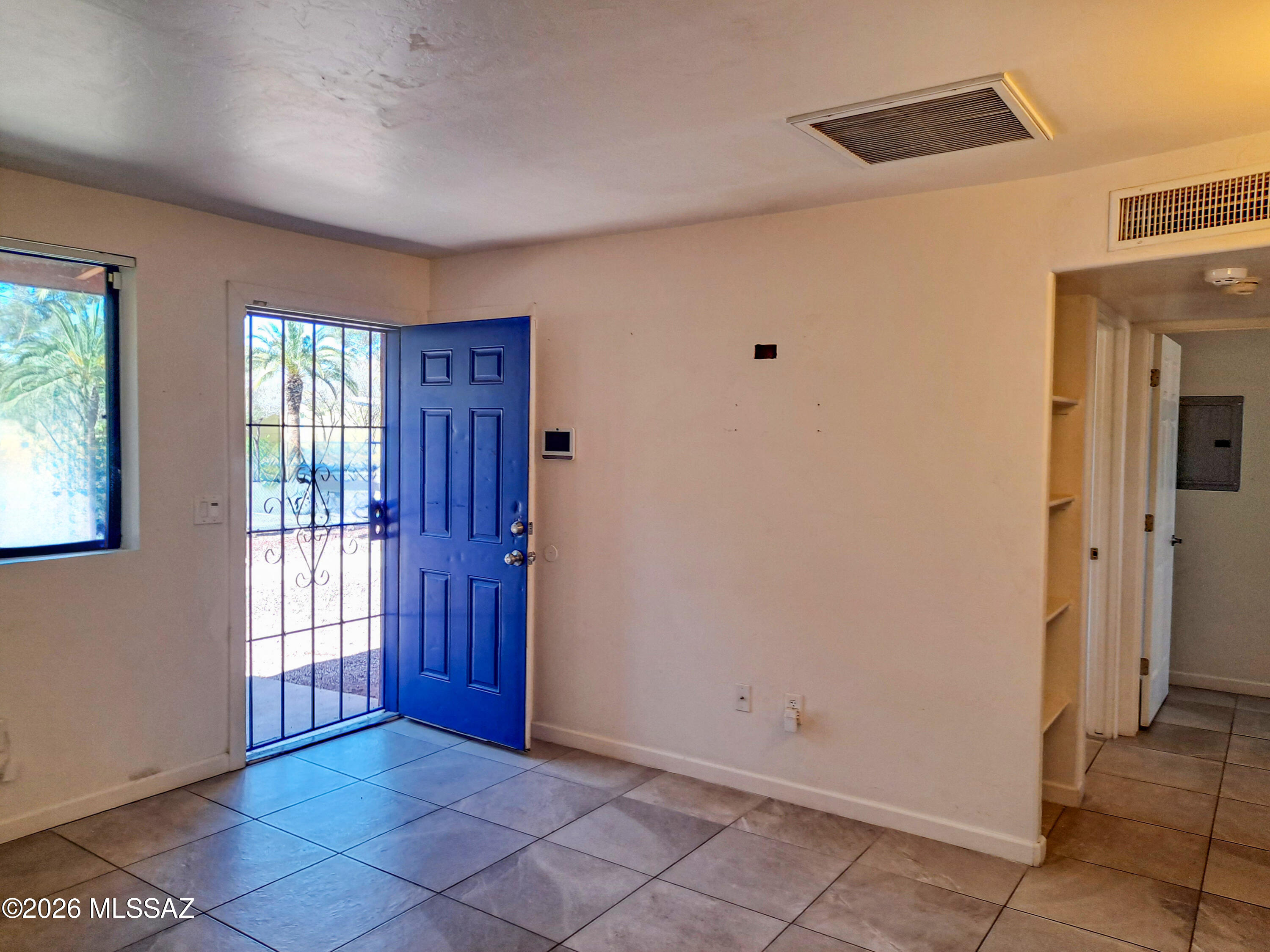 350 North Silverbell Road, Unit 40 Tucson, AZ 85745 - Photo 9 of 26 Living Room (3)