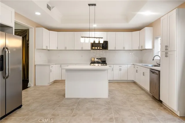 $8,995 | 18811 Redwing Street, Tarzana, CA 91356