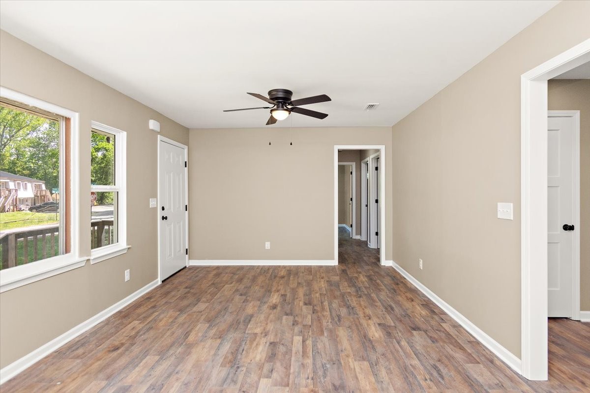 309 Rickenbacker Drive Tullahoma, TN 37388 - Photo 5 of 29