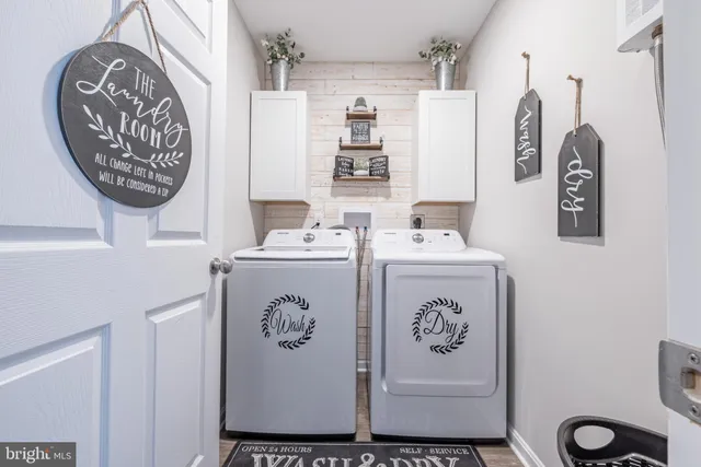 a view of house with backyard and garden