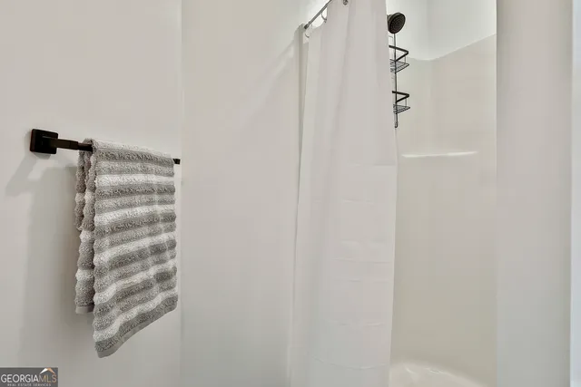 a view of a house with backyard and garden