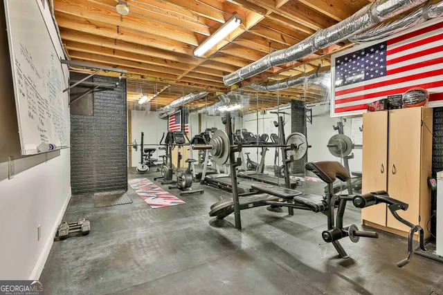 a view of house with backyard and porch