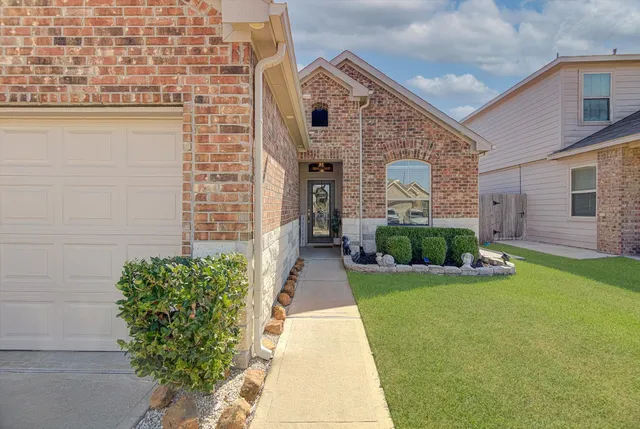 $2,400 | 16514 Twinwalker Drive, Houston, TX 77049