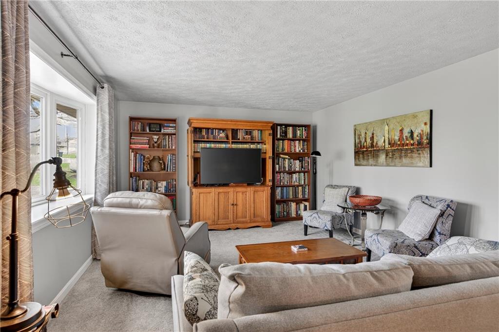172 Malone Ridge Road Washington, PA 15301 - Photo 4 of 33 Living Room