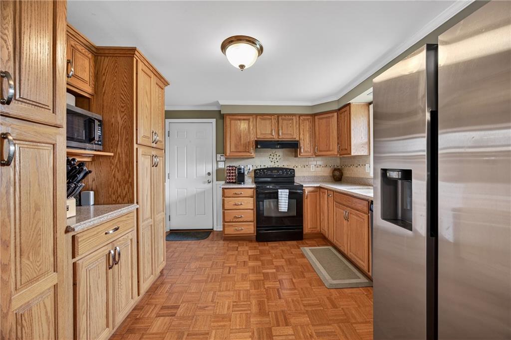 172 Malone Ridge Road Washington, PA 15301 - Photo 8 of 33 Long shot of Kitchen