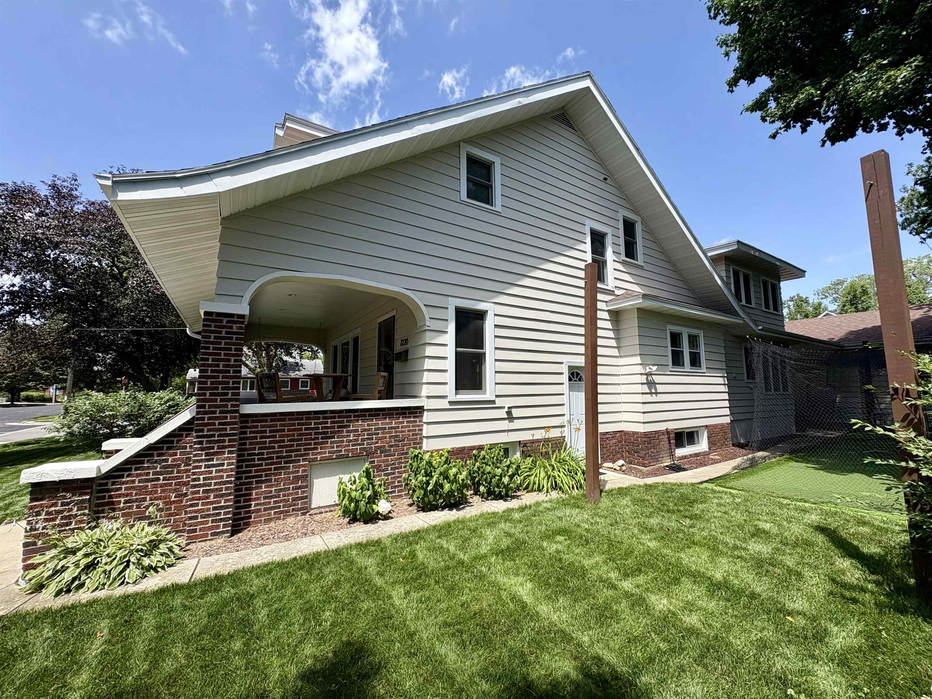 7226 Hubbard Avenue Middleton, WI 53562 - Photo 8 of 54