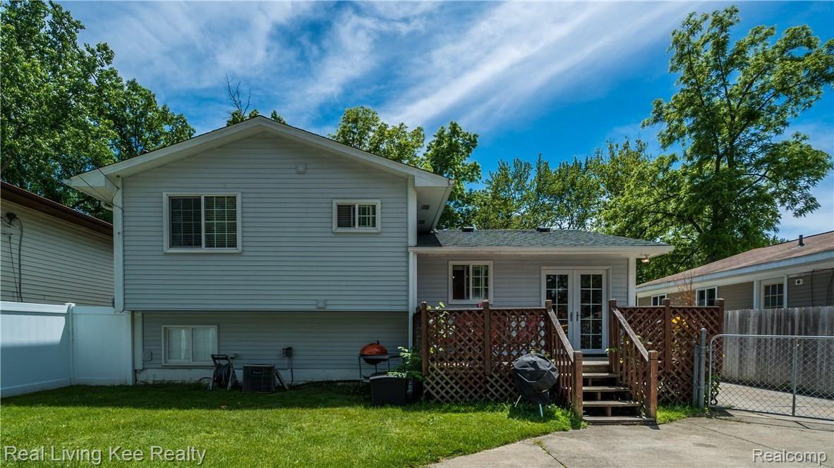 4792 Norway Road Waterford, MI 48328 - Photo 24 of 30 Exteriors (5 of 11).jpg
