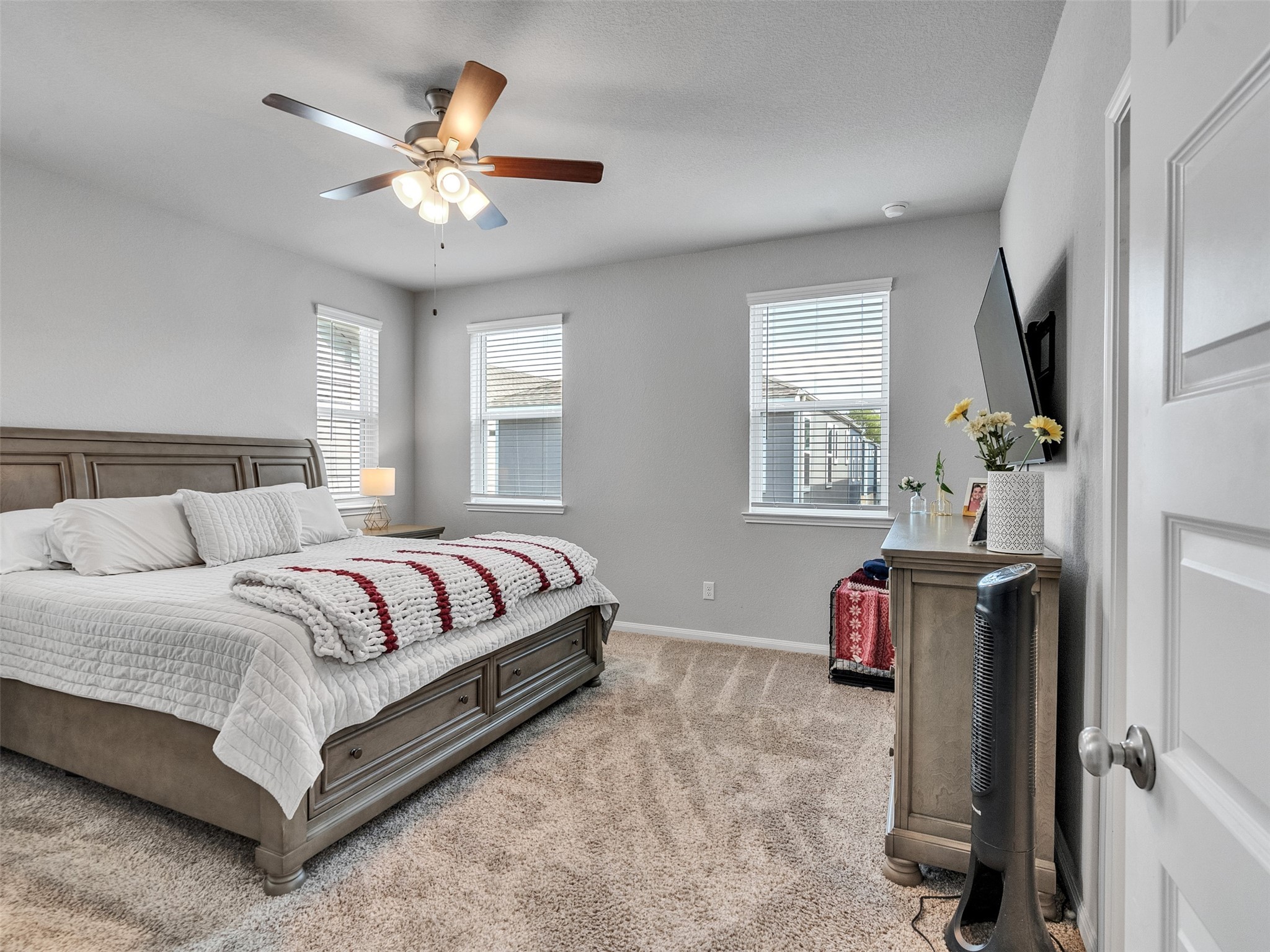 3118 Cloud Forest Lane Houston, TX 77080 - Photo 21 of 40 a spacious bedroom with a bed and a chandelier