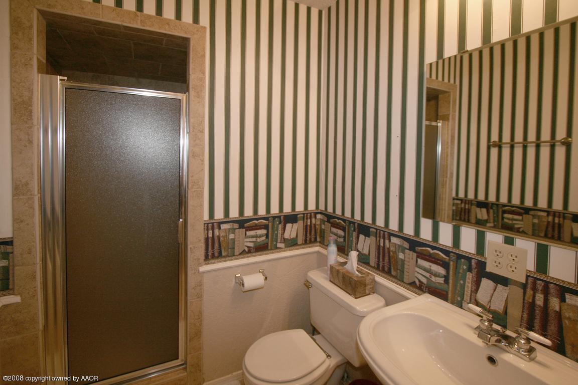 6001 Rutgers Street Amarillo, TX 79109 - Photo 3 of 9 master bath