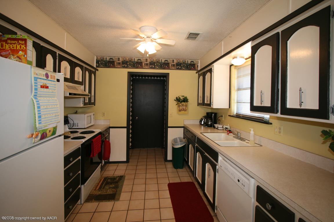 6001 Rutgers Street Amarillo, TX 79109 - Photo 6 of 9 kitchen