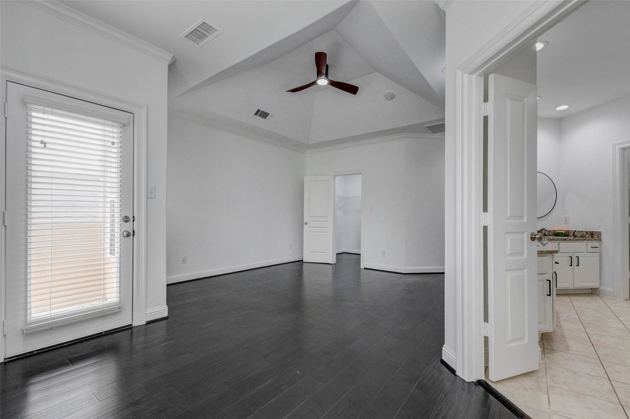 19 Versante Court Houston, TX 77070 - Photo 29 of 40 View of this HUGE Primary bedroom from the sitting space.