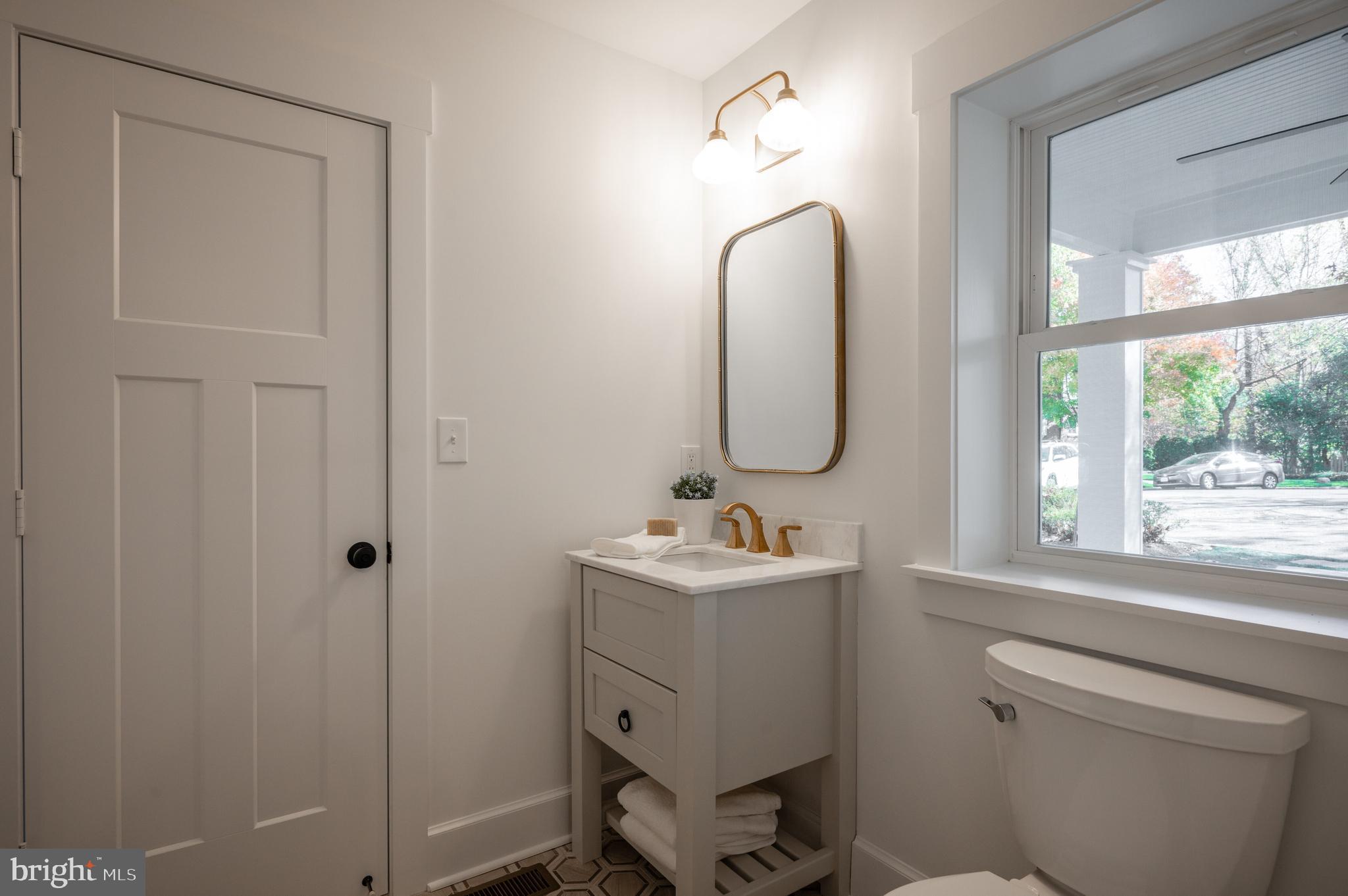 304 Lee Circle Alexandria, VA 22305 - Photo 14 of 62 Full Bath