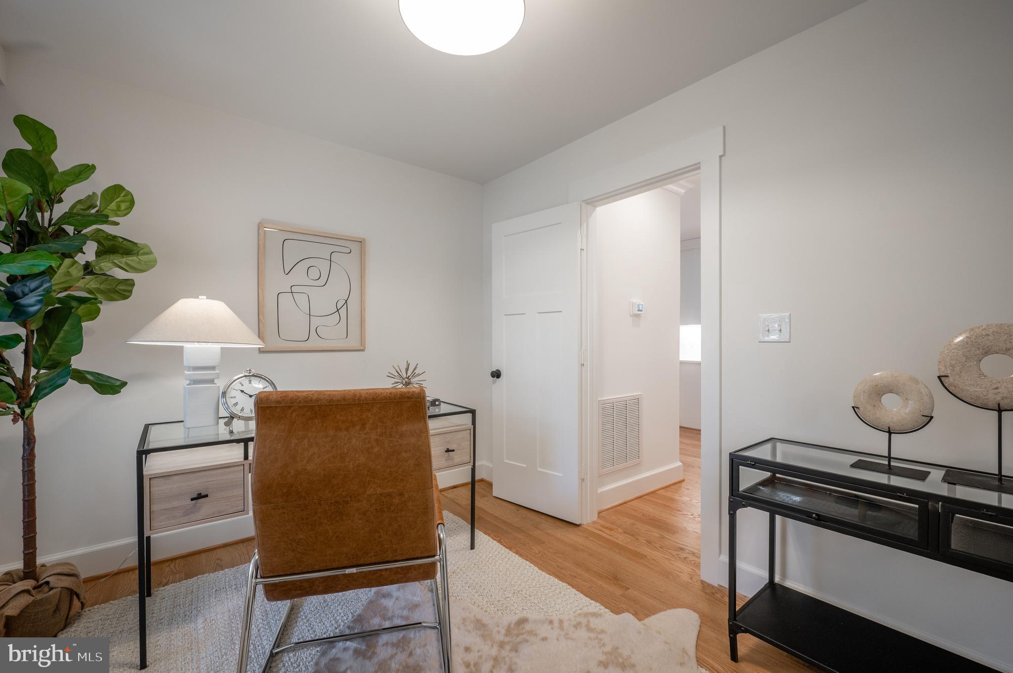 304 Lee Circle Alexandria, VA 22305 - Photo 16 of 62 Bedroom/Office