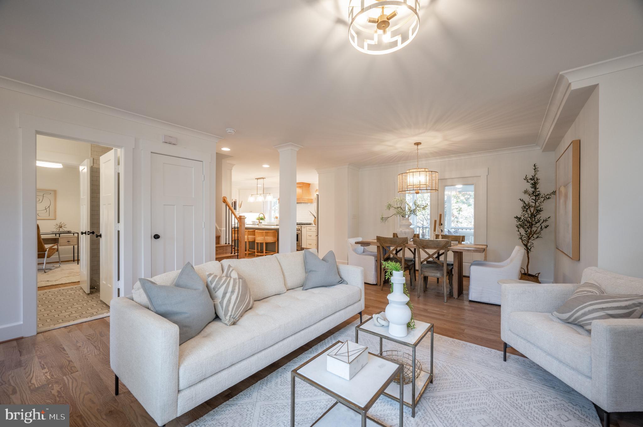 304 Lee Circle Alexandria, VA 22305 - Photo 5 of 62 Living Room