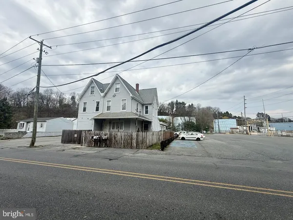 $994,000 | 145 Spring Valley Road, Reading, PA 19605