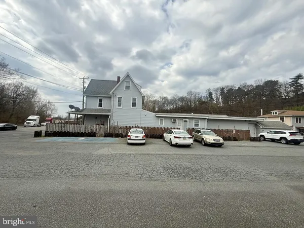 $994,000 | 145 Spring Valley Road, Reading, PA 19605