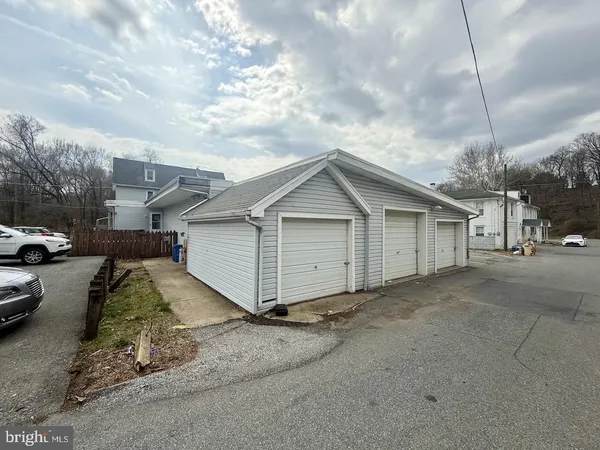 $994,000 | 145 Spring Valley Road, Reading, PA 19605
