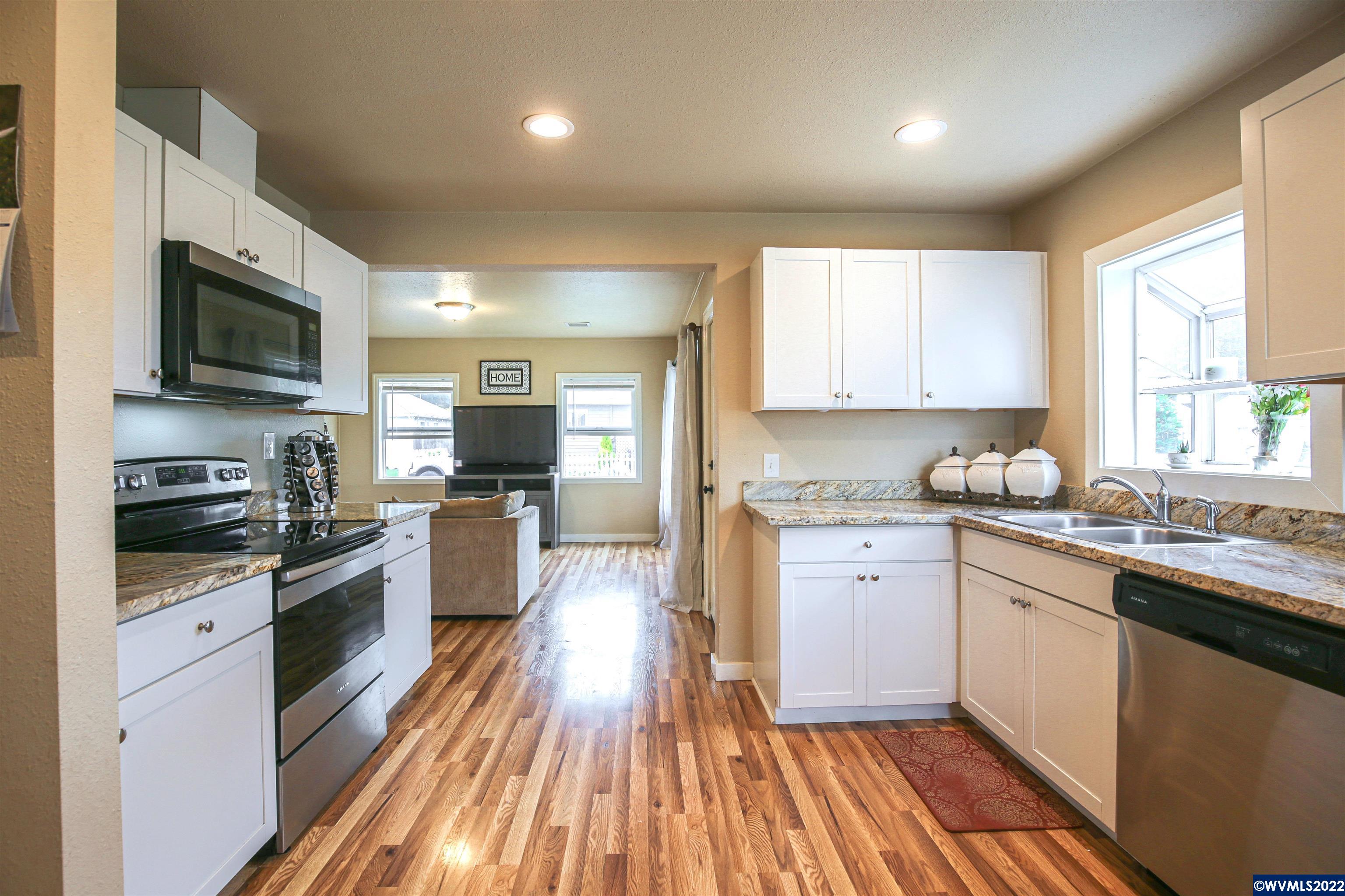 215 Southwest Jasper Street Dallas, OR 97338 - Photo 14 of 42 Gallery Image 14