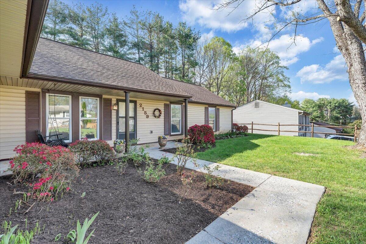 2159 Beavers Lane Vinton, VA 24179 - Photo 2 of 45 02-MIB06232