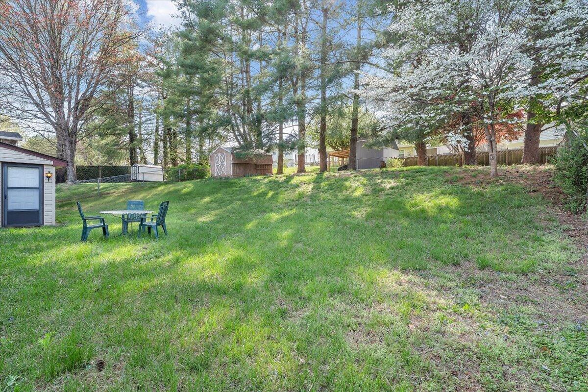 2159 Beavers Lane Vinton, VA 24179 - Photo 37 of 45 a backyard of a house with table and chairs