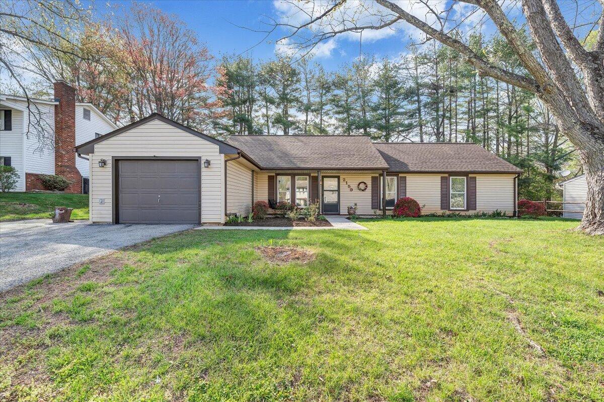 2159 Beavers Lane Vinton, VA 24179 - Photo 44 of 45 a front view of a house with yard and green space
