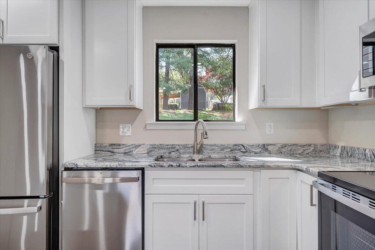 2159 Beavers Lane Vinton, VA 24179 - Photo 9 of 45 a kitchen with stainless steel appliances granite countertop a sink a refrigerator and a granite counter tops