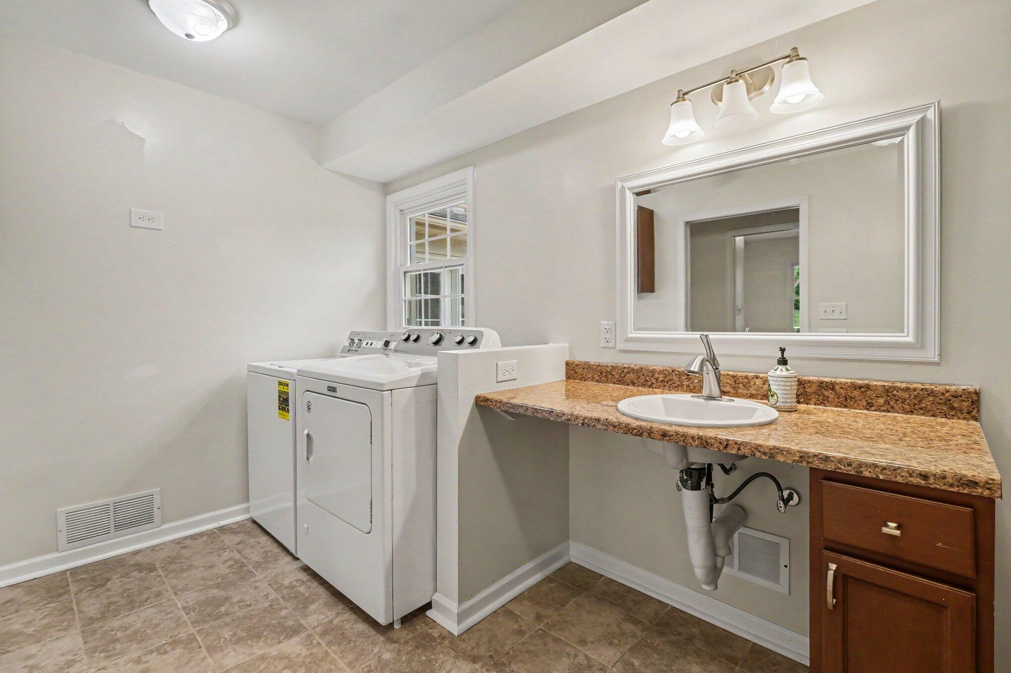 34214 Old Timber Road Farmington, MI 48331 - Photo 17 of 36 023_file_7797