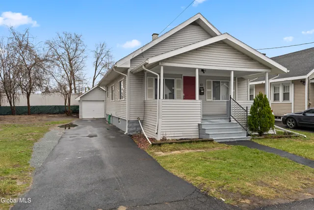 $284,900 | 12 Arcadia Court, Colonie, NY 12205