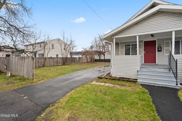 $284,900 | 12 Arcadia Court, Colonie, NY 12205