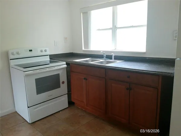 $1,200 | 808 South Central Avenue, Lakeland, FL 33815